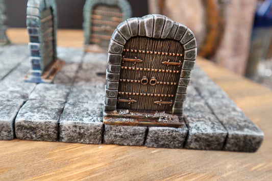 Dungeon Doors (x4) - Miniature Hand painted & old 80s dnd minis.